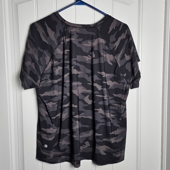 Athleta Ultimate Train Tee Large Petite - Picture 4 of 6